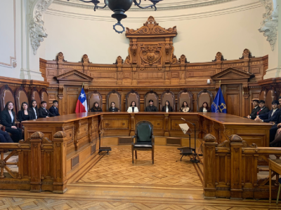 Alumnos de la Universidad Autónoma visitan la Corte Suprema y destacan por su desempeño