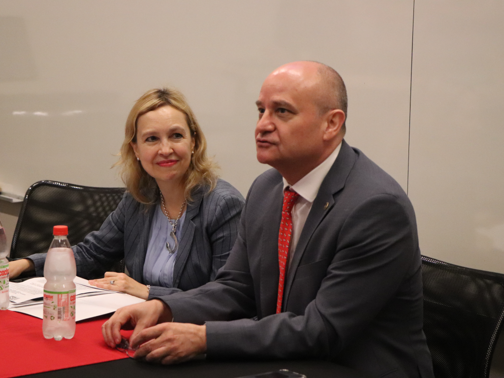 Rodrigo Barcia y Andrea Lucas
