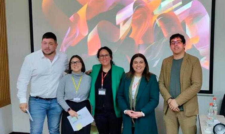 Integrante del Programa Autónomas destaca en el X Congreso INCOM en Temuco