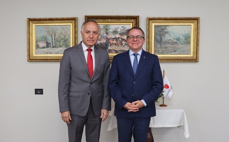 Rector de la U. Autónoma de Chile sostuvo reunión con el embajador de Ucrania con miras a una colaboración mutua