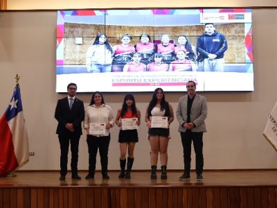Estudiantes reciben reconocimiento Espíritu ExperienciaUA por su compromiso y liderazgo universitario