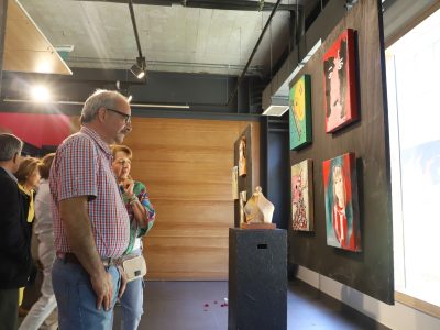 Universidad Autónoma de Chile celebra el patrimonio vivo con exposición dedicada a la Gallina Kollonka