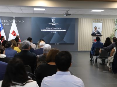U. Autónoma reconoce la excelencia académica al destacar a docentes por su labor pedagógica en Temuco