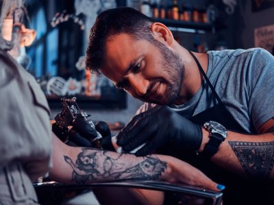 Revista de Costa Rica publica investigación de la U. Autónoma sobre el rol terapéutico de los tatuajes en el duelo