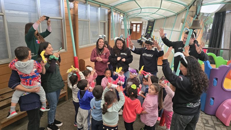 Universidad Autónoma de Chile endulza la Semana Santa con una jornada solidaria para niños de Temuco