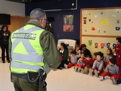 Preescolares aprenden sobre seguridad vial junto a Carabineros en la Universidad Autónoma