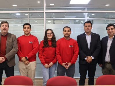 Estudiantes de la Facultad de Administración y Negocios obtienen primer lugar en competencia internacional de simulación empresarial