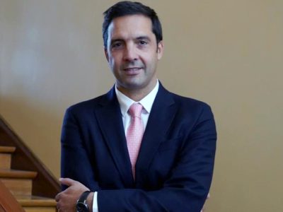 Dr. Sebastián Bozzo expone sobre desafíos del comercio electrónico y resolución de disputas durante coloquio en la PUCV