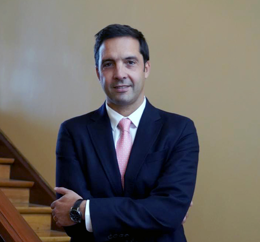 Dr. Sebastián Bozzo expone sobre desafíos del comercio electrónico y resolución de disputas durante coloquio en la PUCV