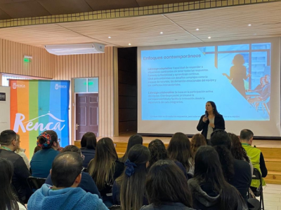 Charla “Liderar con propósito” fortalece el liderazgo de directivos y jefaturas de CESFAM en Renca