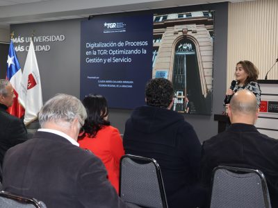 Conferencia sobre digitalización y beneficios fiscales reúne a estudiantes en la Universidad Autónoma de Chile
