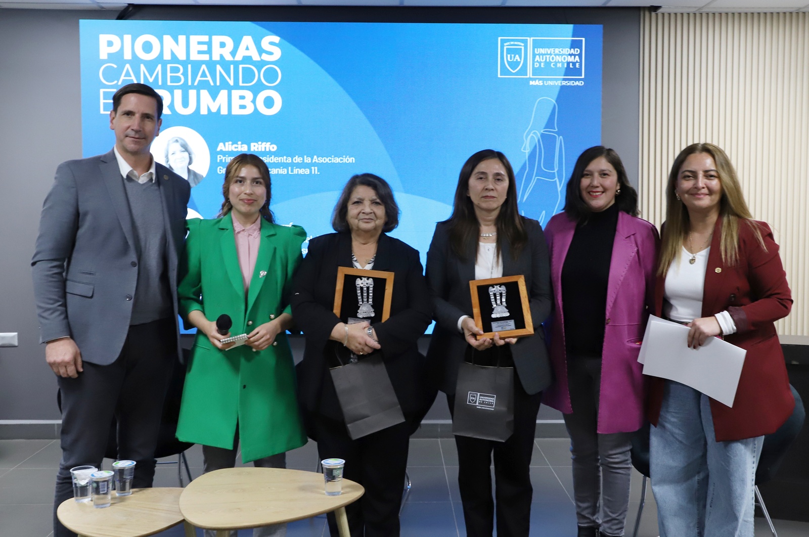 FOTO exitosa jornada de pioneras cambiando el rumbo 4