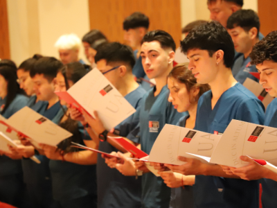 Estudiantes de Kinesiología vivieron emotiva ceremonia de investidura 