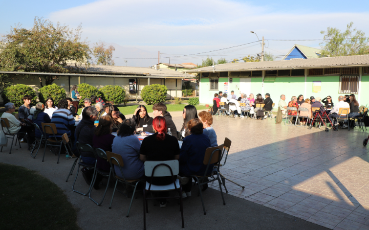 Encuentro Intergeneracional reunió a estudiantes de Trabajo Social y personas mayores en San Joaquín y San Miguel 