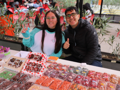 Feria de Emprendedores reunió distintos emprendimientos estudiantiles en Sede Santiago 