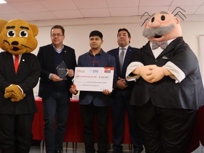 Universidad Autónoma impulsa la formación profesional con la entrega de becas a futuros farmacéuticos
