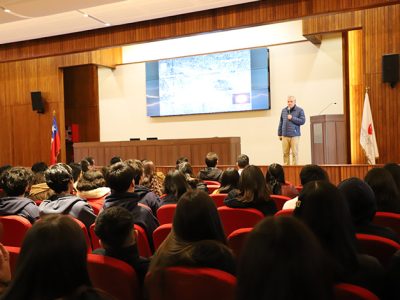 Universidad Autónoma de Chile acercó los misterios del cosmos a la comunidad en jornada astronómica