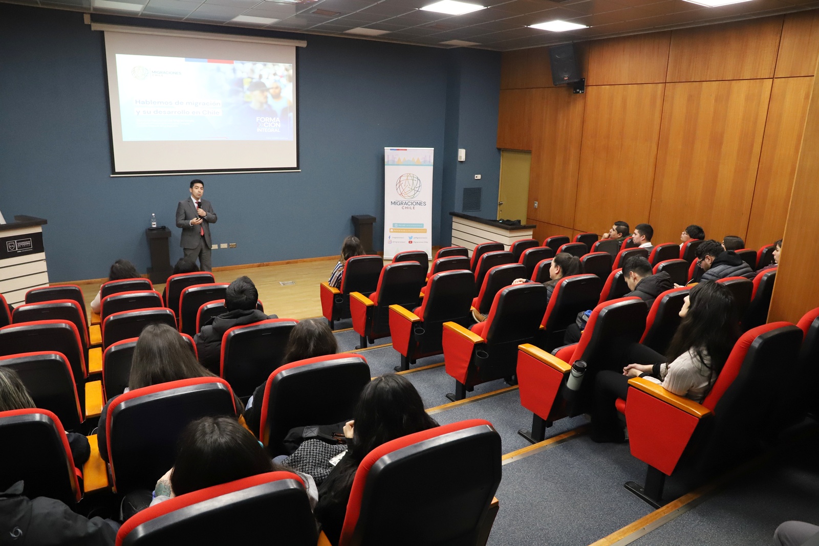 FOTO charla gestion migratoria y transformacion digital 1