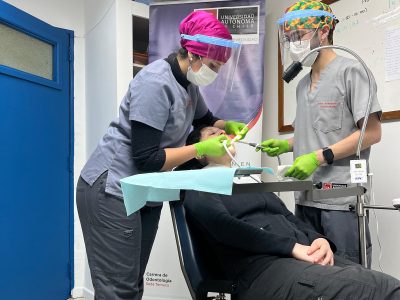 Estudiantes de Odontología realizan intervención bucal en hogar de personas mayores en Temuco