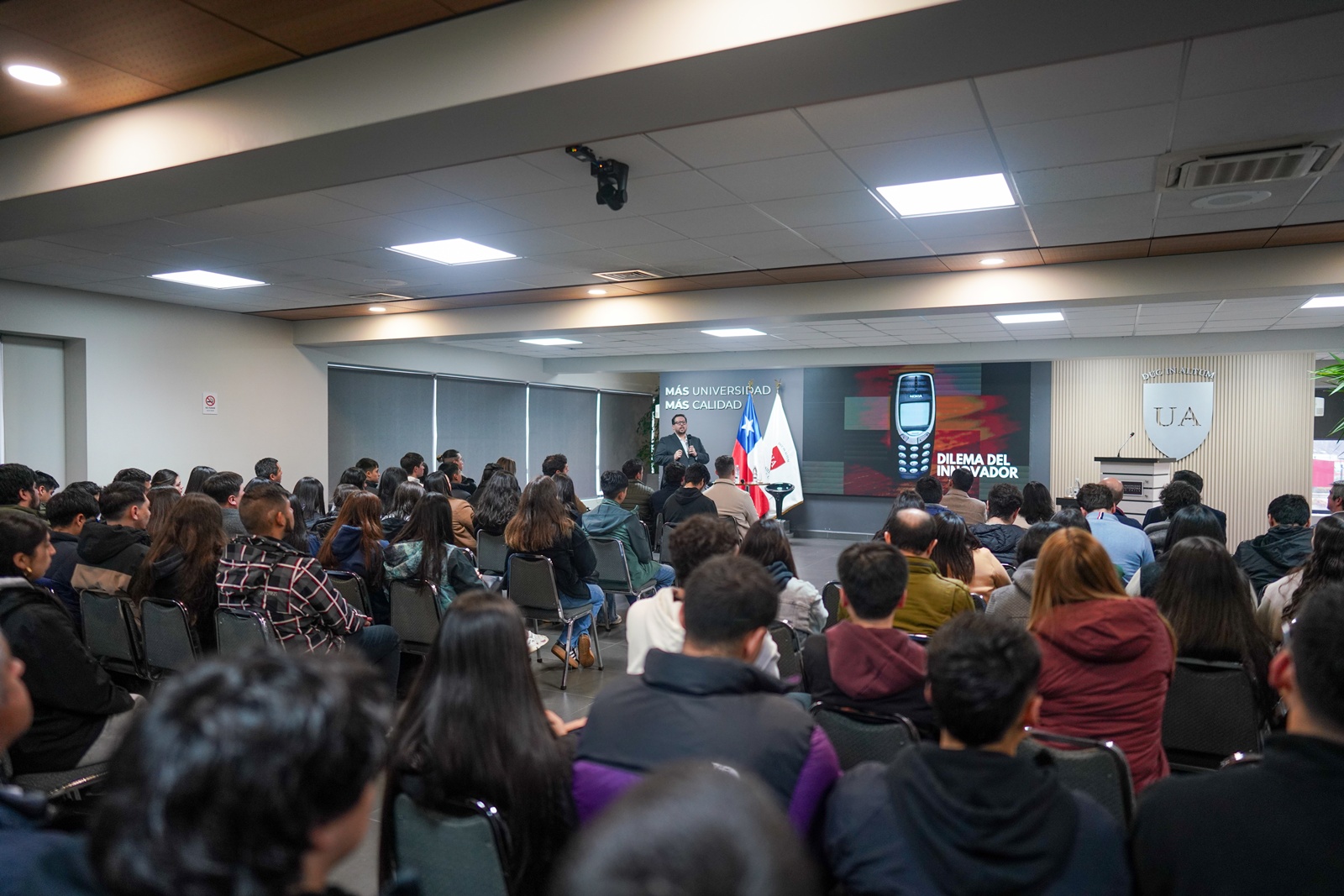 FOTO lanzamiento del libro el codigo invisible 1