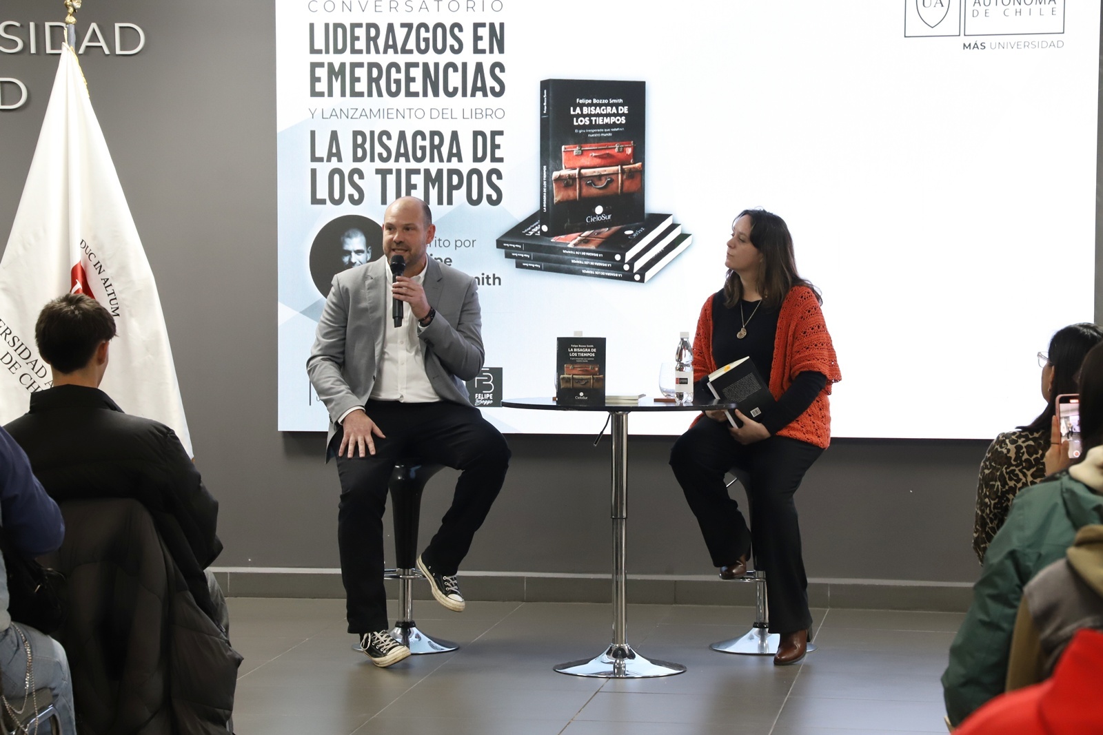 FOTO libro sobre liderazgo y adaptacion en tiempos de crisis 1