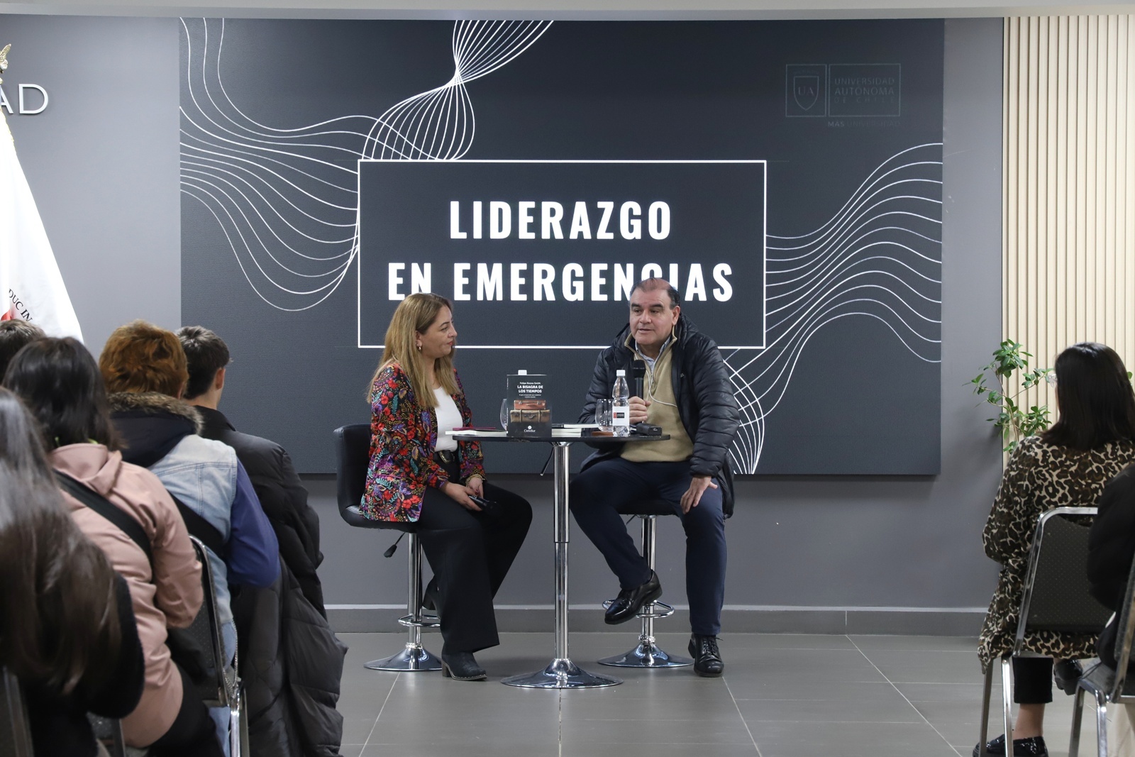 FOTO libro sobre liderazgo y adaptacion en tiempos de crisis 2