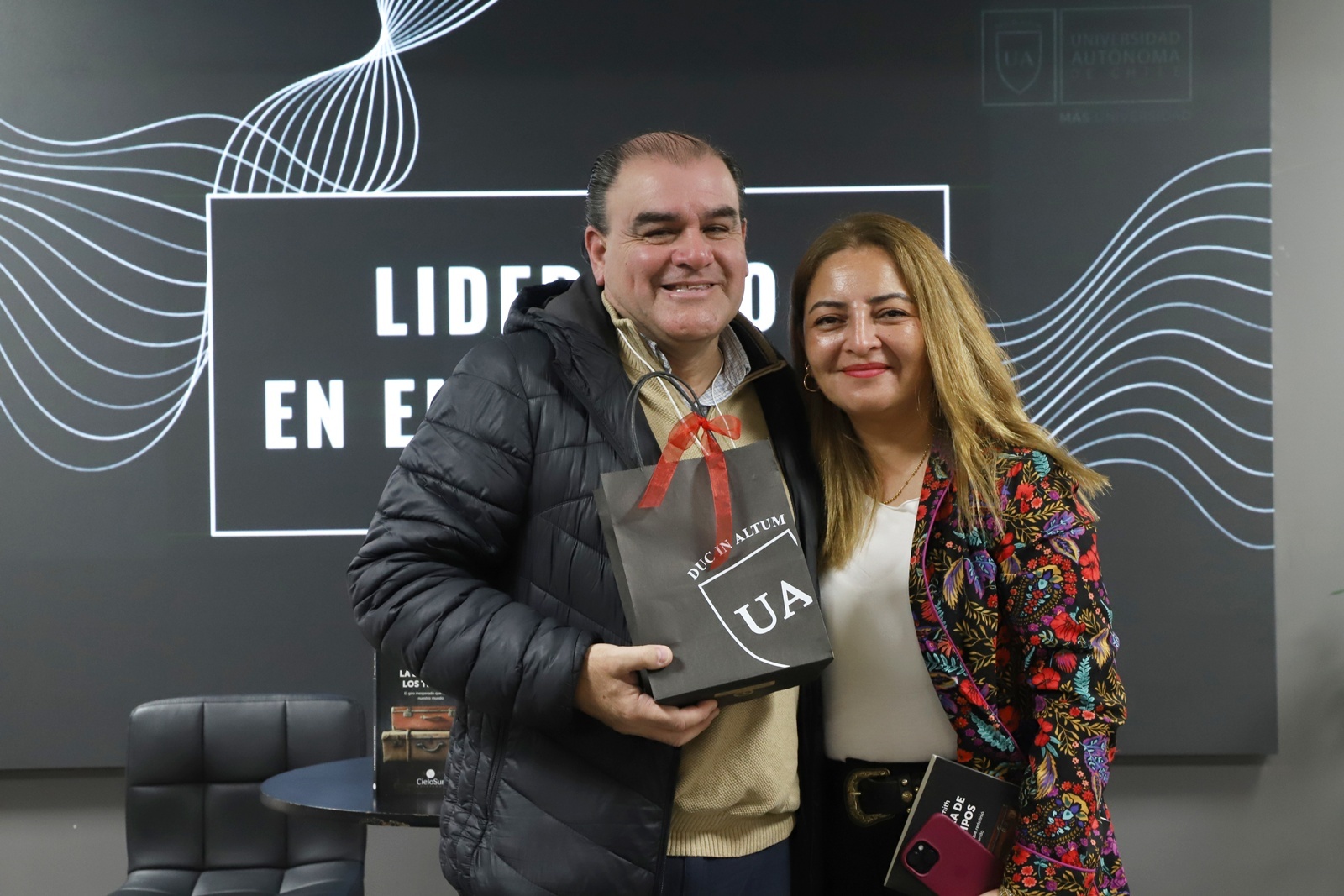 FOTO libro sobre liderazgo y adaptacion en tiempos de crisis 4