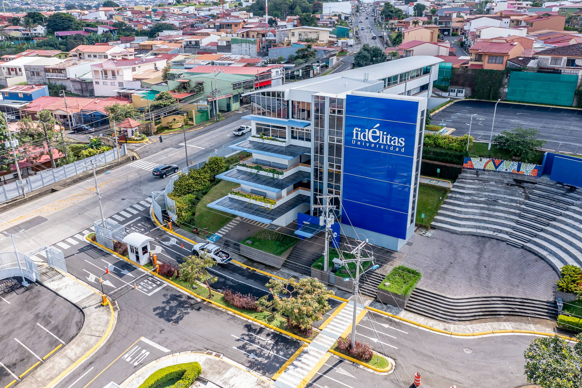 Clase espejo: académico de Derecho expone en Universidad Fidélitas de Costa Rica