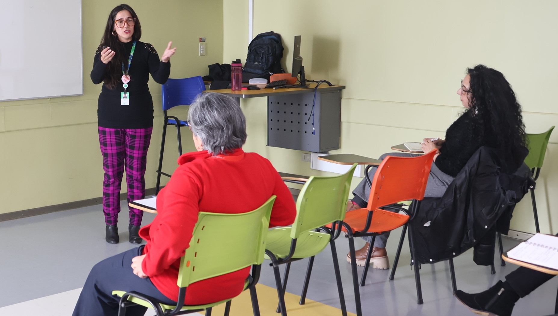 Colaboradores de la sede Talca reciben capacitación en apoyo emocional inicial