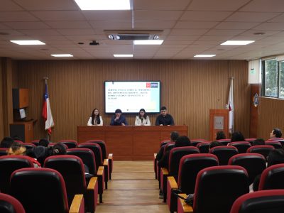 Estudiantes de medicina reflexionan sobre el envejecimiento y sus desafíos éticos
