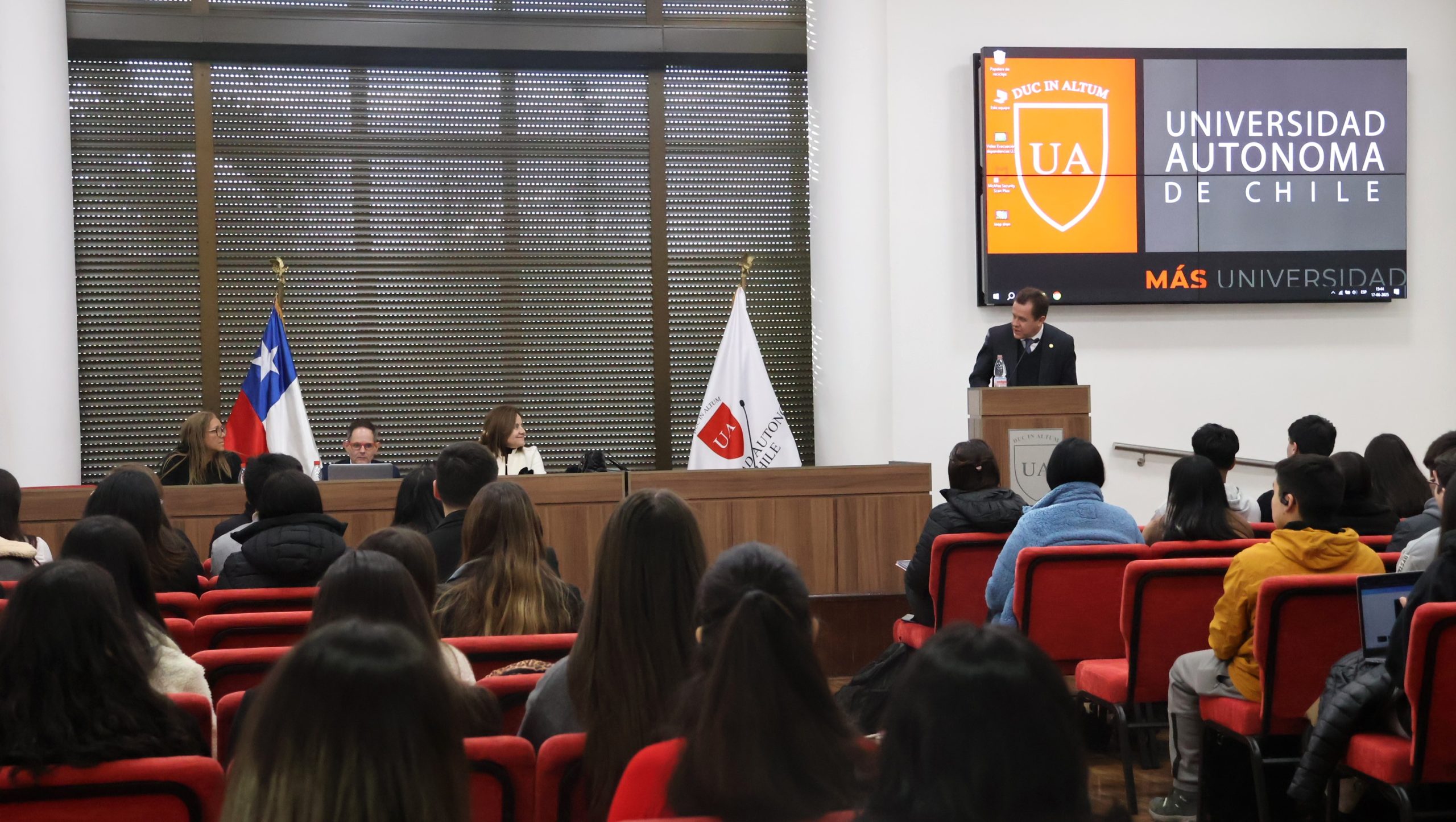 Seminario de la Facultad de Derecho impulsa mirada crítica sobre normativa migratoria infantil