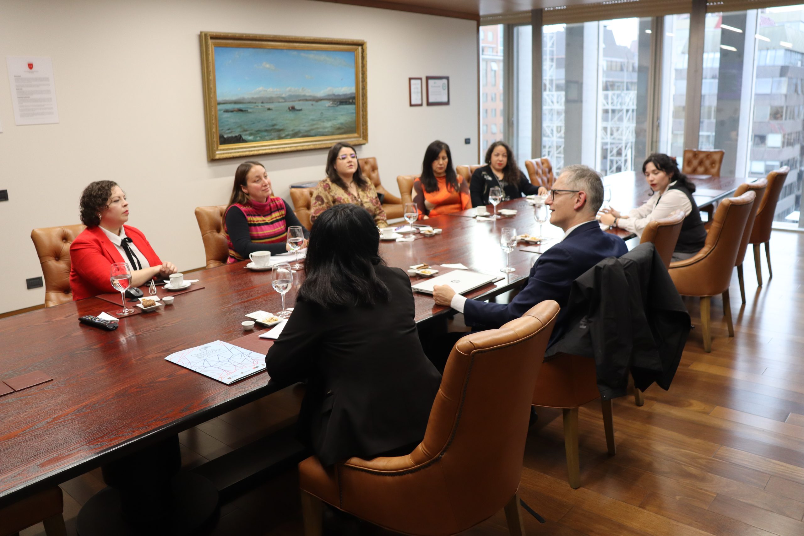 Universidad Autónoma de Chile reafirma su compromiso con una I+D+i ética en reunión con experto internacional