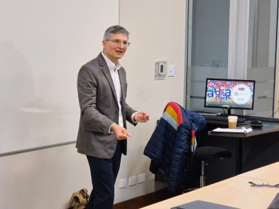 Michael Gilbert, experto mundial en derecho, entrega herramientas contra la corrupción a doctorandos de la U. Autónoma