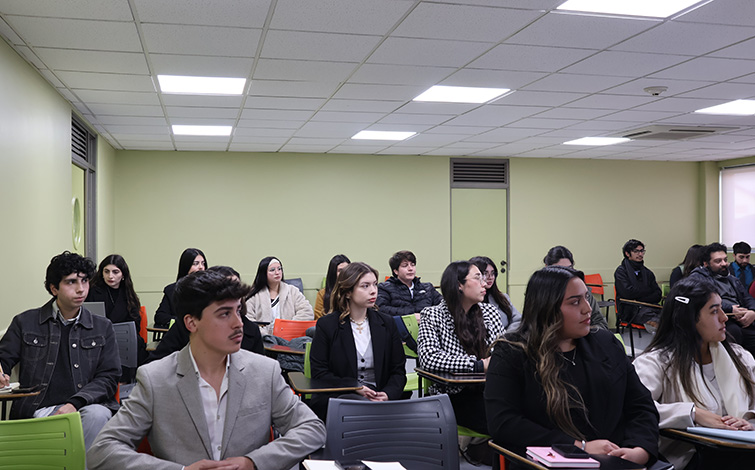 Estudiantes de Psicología se capacitan en detección y prevención del suicidio junto a Fundación Servicio a la Familia