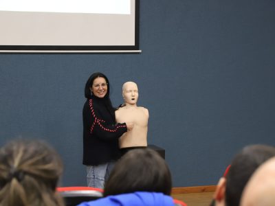 Capacitación clave para un entorno laboral seguro: Sede Temuco fortalece conocimientos en primeros auxilios y manejo de residuos