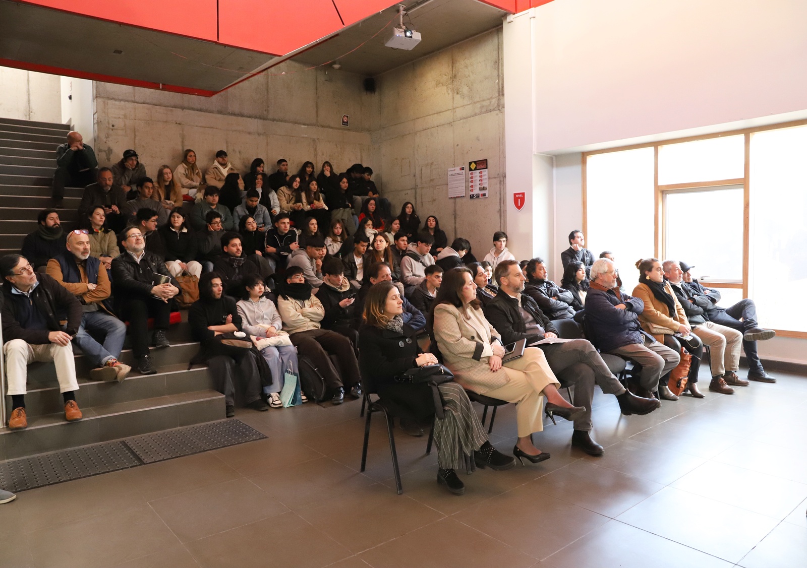 FOTO charla magistral arquitecto chileno 2