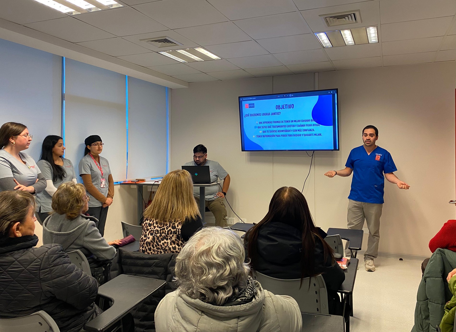 Promueven el autocuidado bucal en adultos mayores con innovador proyecto educativo en Temuco