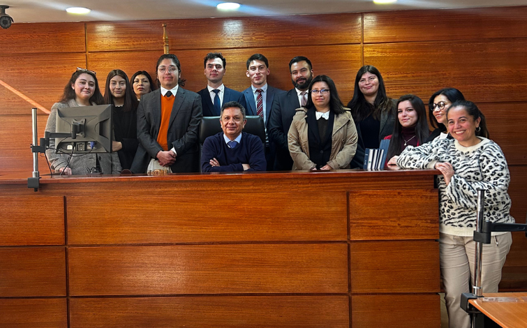 Estudiantes de Derecho del Campus El Llano Subercaseaux visitan el Primer Juzgado de Letras de San Bernardo 