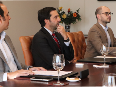 Derecho y tecnología: Universidad Autónoma firma alianza con Altech para transformar el ecosistema legal chileno