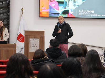 Hito de colaboración entre UAlumni y Facultad de Educación fortalece perfil de empleabilidad de los futuros docentes