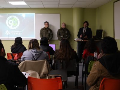 Estudiantes de Derecho Vespertino profundizan en procedimientos de los Juzgados de Policía Local junto a Carabineros de Chile