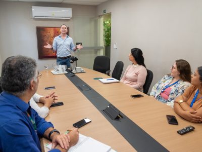 Académico de la Universidad Autónoma de Chile presenta proyecto internacional sobre simbiosis industrial ante autoridades y gremios empresariales en Brasil