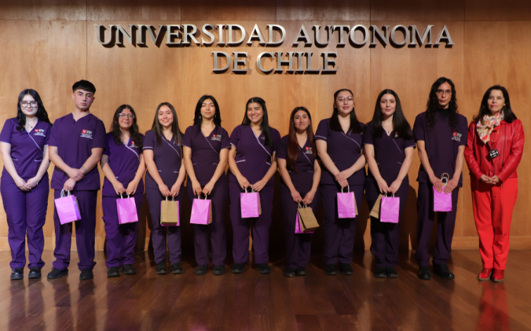 Estudiantes de Nutrición y Dietética vivieron emotivas ceremonias de investidura en Santiago 