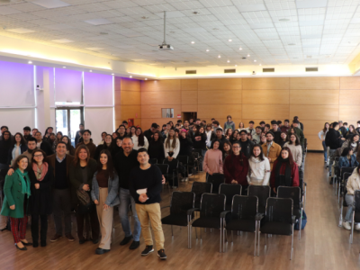 Tras la noticia: claves del periodismo de investigación en Sede Santiago