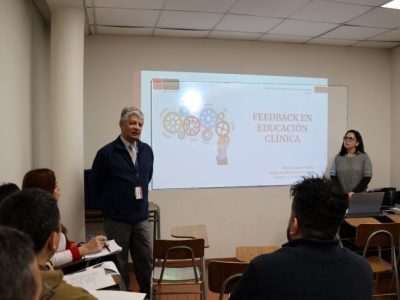U. Autónoma fortaleció competencias de sus docentes clínicos de Linares con curso sobre Feedback