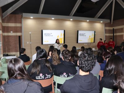 Charla “Transformando ideas en realidades” acerca la Universidad Autónoma a los estudiantes de Enseñanza Media en Temuco