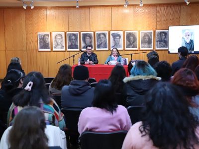 U. Autónoma de Chile realizó conversatorio curatorial sobre la exposición “Murmullos, paisajes y retratos”