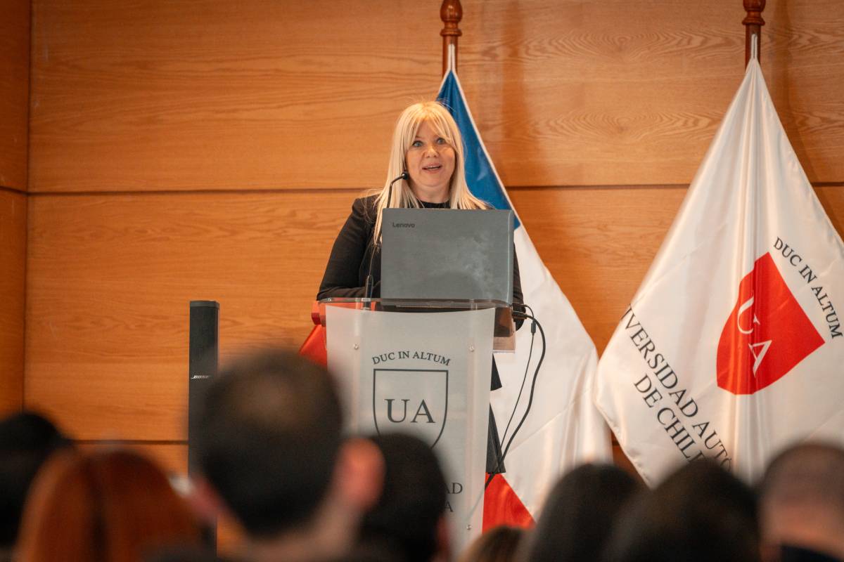 Profesora titular de la Universidad de Ottawa realizó charla magistral en inauguración de año académico del Doctorado en Ciencias Sociales