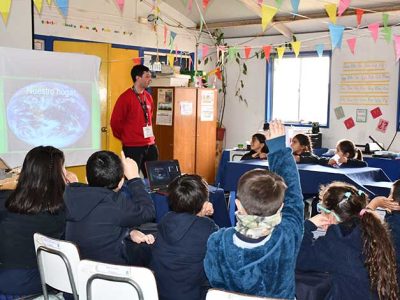 Estudiantes de la Universidad Autónoma impulsan proyecto de prevención de incendios forestales en Curepto con apoyo de CONAF