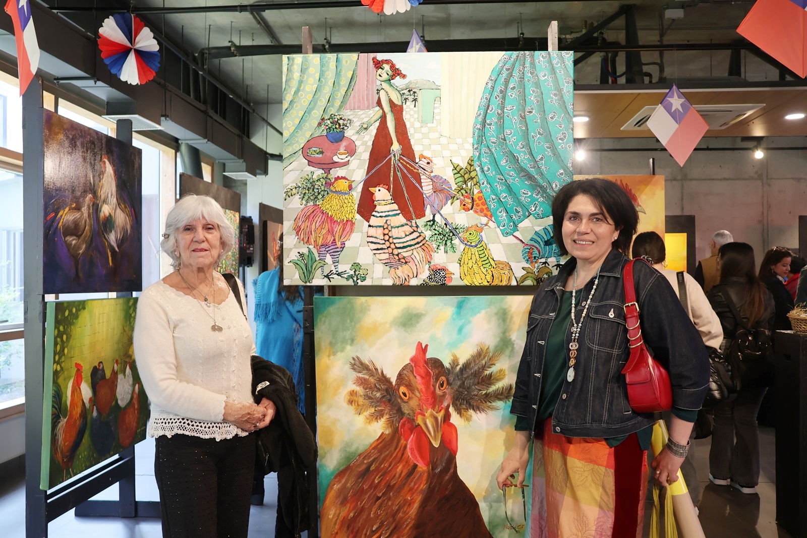 FOTO lanzamiento exposicion gallina kollonka 1